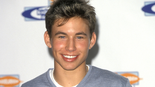 Illustration for article titled 7 Steamy Pictures Of Jonathan Taylor Thomas That Will Make Your Pants Drop To The Floor So Hard You Have To Get Your Kitchen Retiled